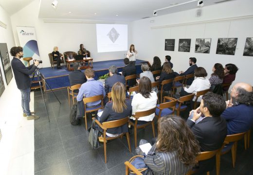 Eva Acón: “As administracións públicas deben ter a cidadanía como eixo da acción pública, coma a prioridade do investimento social”